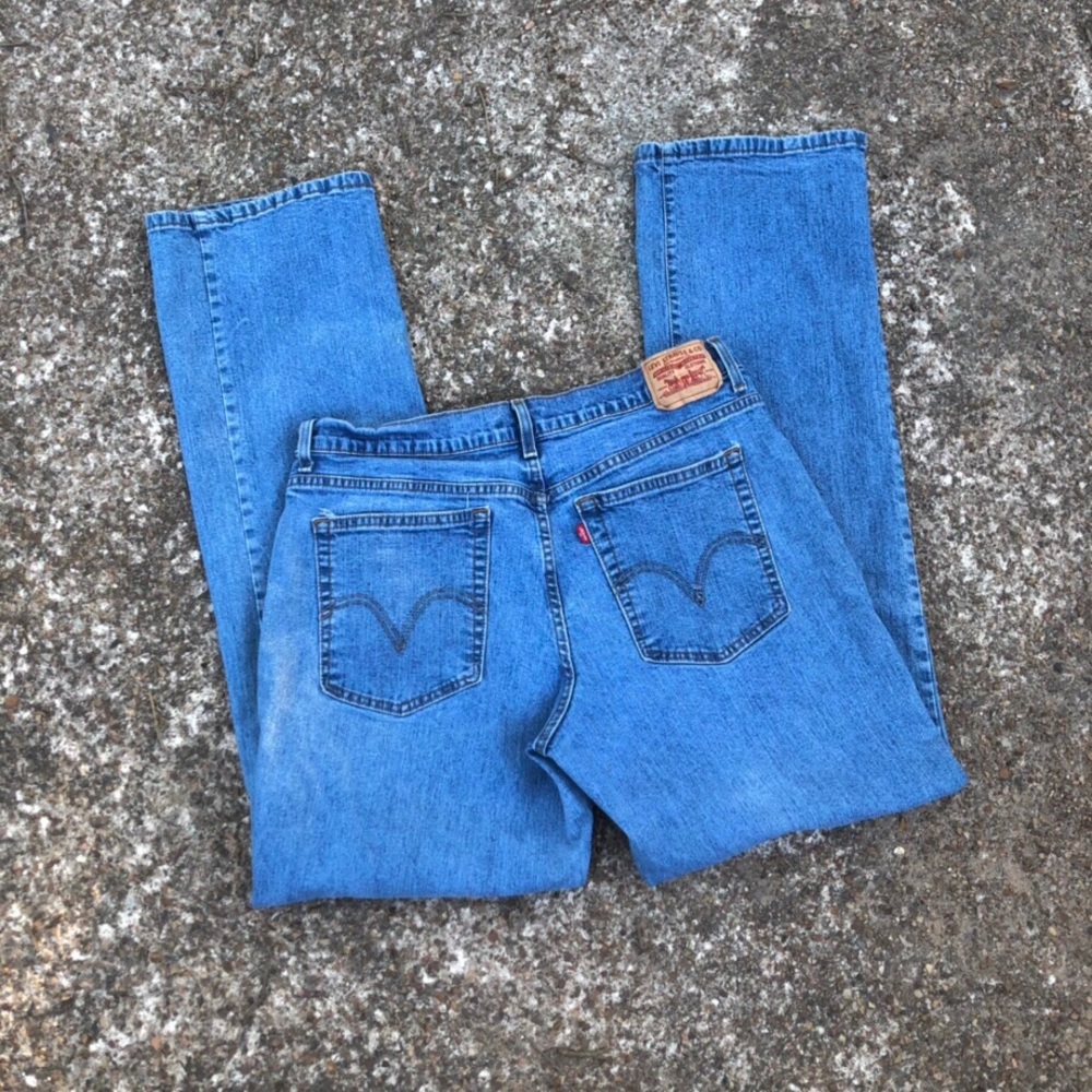 Women’s Vintage HighWaisted Lightwash MomJeans